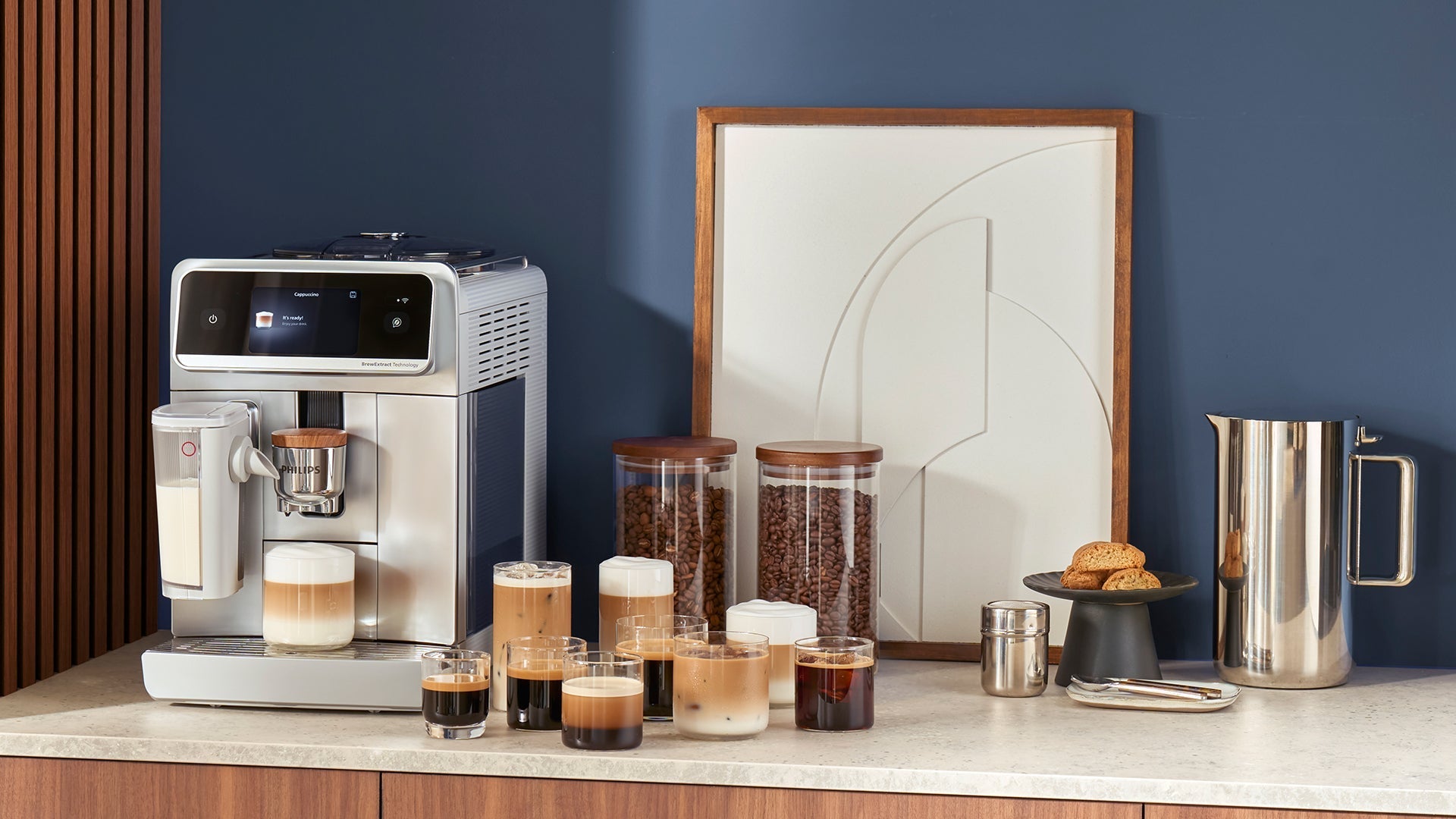 Philips Café Aromis 8000 sur comptoir, contexte cuisine avec boissons