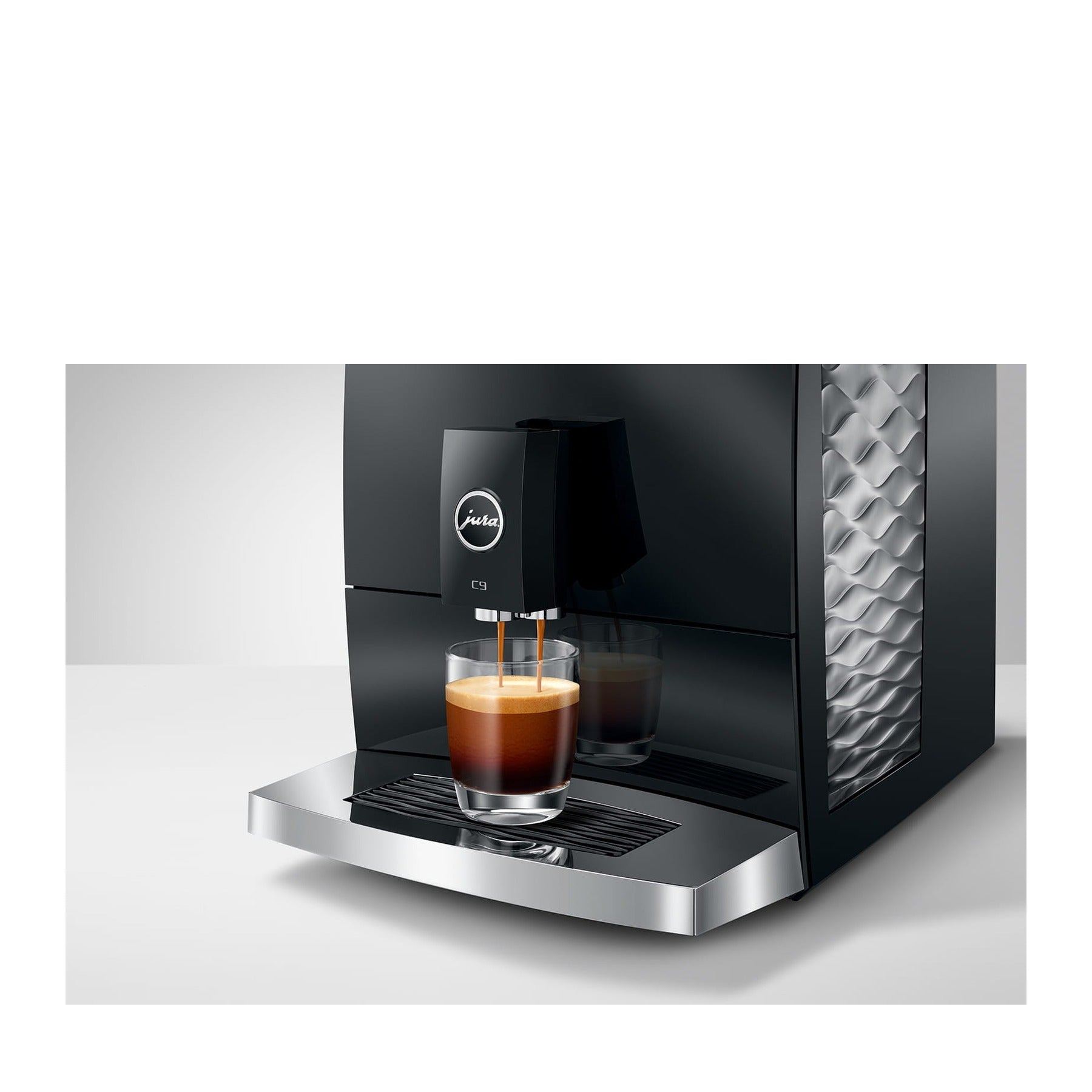 Jura C9 Piano Black — détail bec verseur