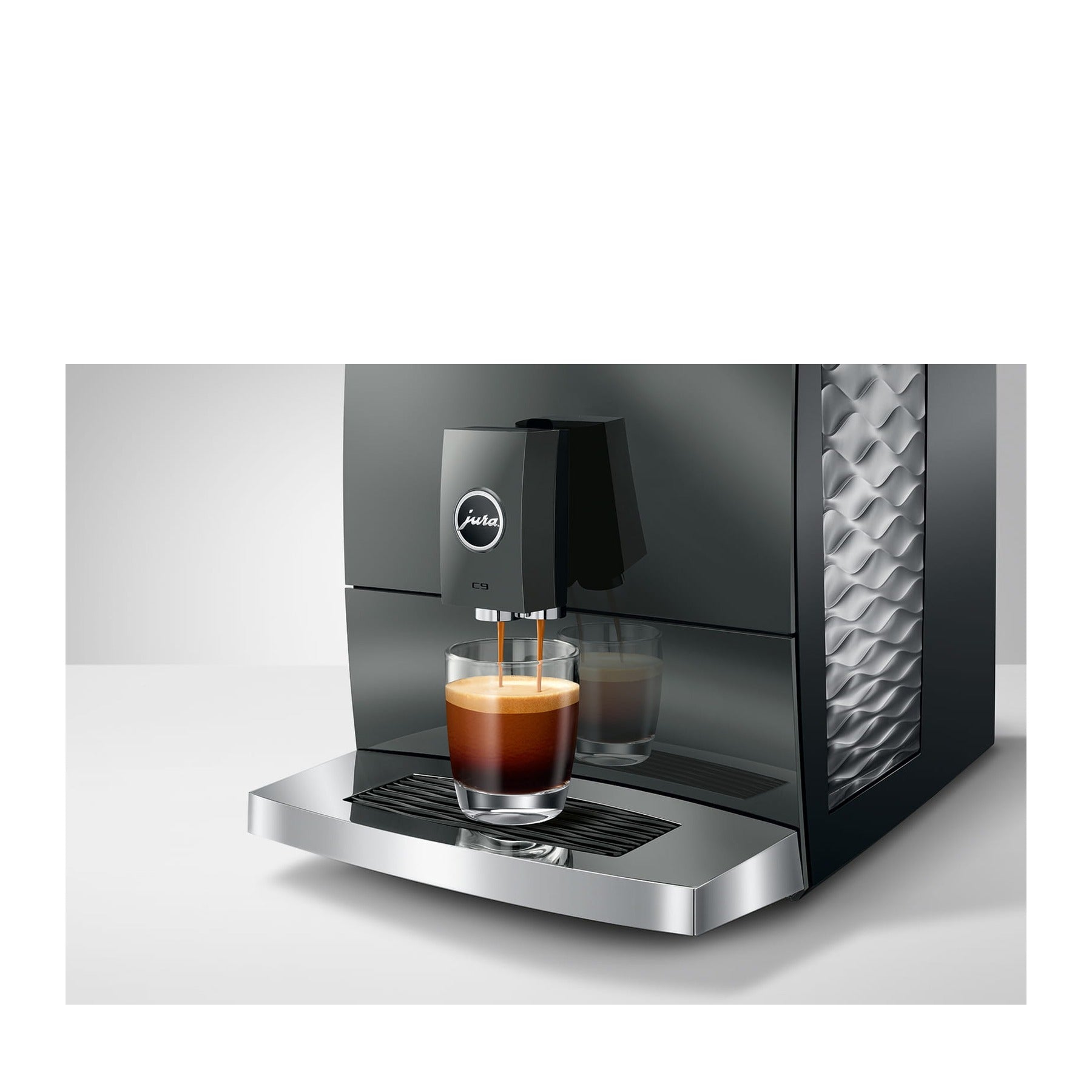 Jura C9 Piano Inox — détail bec verseur
